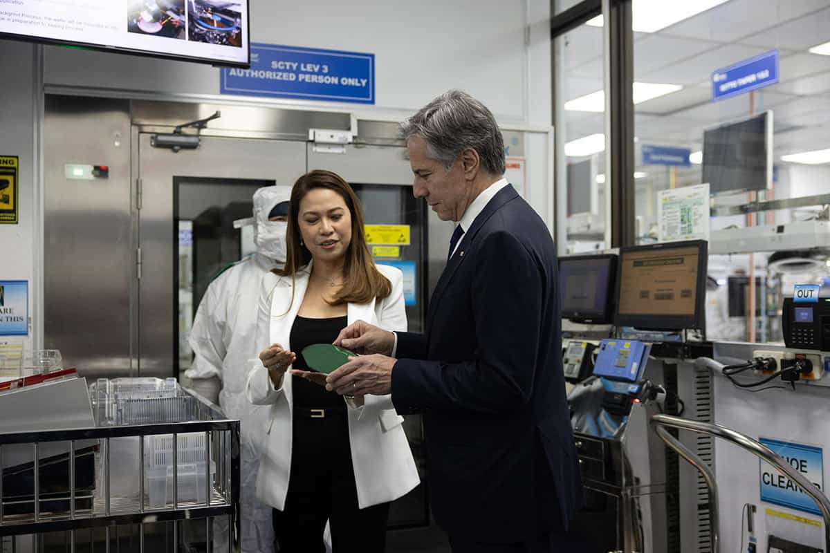 Secretary Antony J. Blinken participates in a tour of Amkor Technology in Manila, the Philippines, March 19, 2024. (Official State Department photo by Chuck Kennedy)